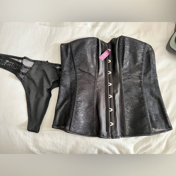 Adore me corset set, new in packaging - Picture 2 of 5